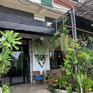 Atelier Cafe' and Studio