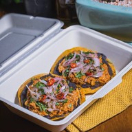 Cholos Tacos อโศก