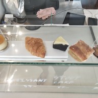 TWO - โท: bed and cafe