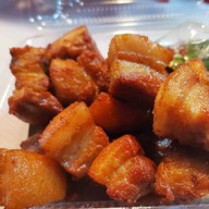 วิรุณ หมูทอดน้ำปลา  (ตลาดลุมพินีชั้น2)