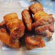 วิรุณ หมูทอดน้ำปลา  (ตลาดลุมพินีชั้น2)