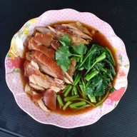 เมนูของร้าน เจ๊รวยข้าวขาหมู ข้าวหน้าเป็ด ก๋วยเตี๋ยวเนื้อ