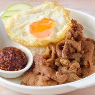 หมูทอดสำเพ็ง ถนนแจ้งวัฒนะ