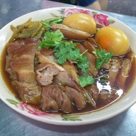เมนูของร้าน เจ๊รวยข้าวขาหมู ข้าวหน้าเป็ด ก๋วยเตี๋ยวเนื้อ
