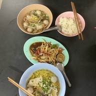 ก๋วยเตี๋ยวลูกชิ้นหมู นายฮั่งเพ้ง