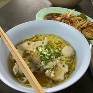 ก๋วยเตี๋ยวลูกชิ้นหมู นายฮั่งเพ้ง