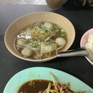 ก๋วยเตี๋ยวลูกชิ้นหมู นายฮั่งเพ้ง