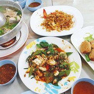 ข้าวต้มหัวปลาหม้อไฟ เฮีย ส.