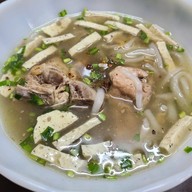 ก๋วยจั๊บเจ๊ตี๋ ข้างตองหนึ่ง