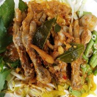 ป้าต้อยขนมจีน-ส้มตำ-ยำ-ต้มเลือดหมูก๋วยเตี๋ยว