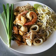 เมนูของร้าน ผัดไทย นายธิว