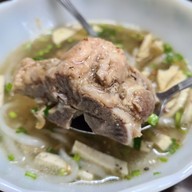 ก๋วยจั๊บเจ๊ตี๋ ข้างตองหนึ่ง