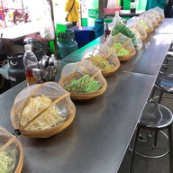 ขนมจีนรวยยาวท่าน้ำเจ้าเก่า ท่าเรือเทศบาลพระประแดง