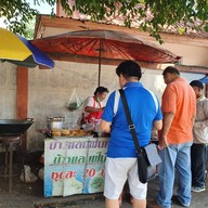 หน้าร้าน ข้าวแลมฟืนทอด ข้าวแลมฟืนยำ