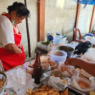 หน้าร้าน ข้าวแลมฟืนทอด ข้าวแลมฟืนยำ