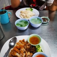 เมนูของร้าน ยินดีข้าวมันไก่โกด๋ง