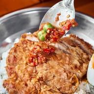 เมนูของร้าน บูตะ ข้าวหมูทอด บางแสน