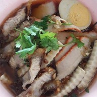 เมนูของร้าน ก๋วยเตี๋ยวเป็ดจักรพรรดิ