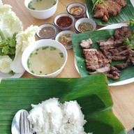 หมูสามทรง ริมปิง นวรัฐ