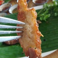 หมูสามทรง ริมปิง นวรัฐ