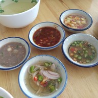 หมูสามทรง ริมปิง นวรัฐ