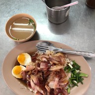 ข้าวหมูแดงชินกิจ เขต 8 ตลาดนัดยรรยง