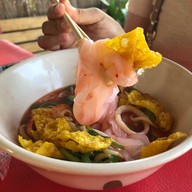 ก๋วยเตี๋ยวป้ายูร เจ้าเก่า 50 ปี (ต้นโพธิ์หน้าวัดทัพหลวง)