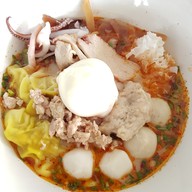เมนูของร้าน น้องปุยฝ้ายก๋วยเตี๋ยวต้มยำไข่ลวก ณ เชียงแสน