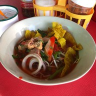 ก๋วยเตี๋ยวป้ายูร เจ้าเก่า 50 ปี (ต้นโพธิ์หน้าวัดทัพหลวง)