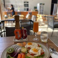 White Wall Riverfront Café