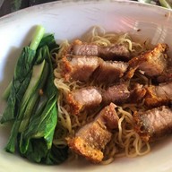 สังวาลย์หมูกรอบ