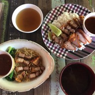 สังวาลย์หมูกรอบ