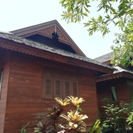 เฮือนอัมพรรีสอร์ท