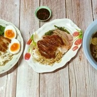 เจ๊รวยข้าวขาหมู ข้าวหน้าเป็ด ก๋วยเตี๋ยวเนื้อ