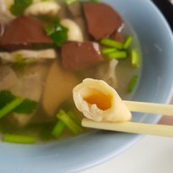 เมนูของร้าน ต้มเลือดหมูวัดวงษ์ฆ้อง