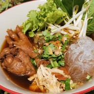 แม่ปานก๋วยเตี๋ยวไก่ตุ๋นมะระ(สาขา(2)