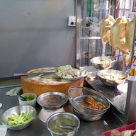 บรรยากาศ ข้าวมันไก่เจริญ สูตรไหหลำ