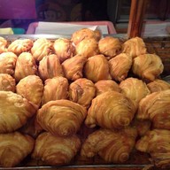 เมนูของร้าน กระหรี่ปั๊บคุณจุ๋ม ต้นตำหรับเจ้าแรกของสระบุรี