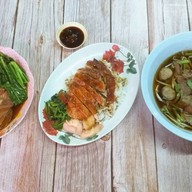 เจ๊รวยข้าวขาหมู ข้าวหน้าเป็ด ก๋วยเตี๋ยวเนื้อ