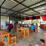 เตี๋ยวอากง สุวินทวงศ์