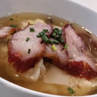 เมนูของร้าน ปู๊ตี่บะหมี่เกี๊ยวกุ้ง MRT สามย่าน