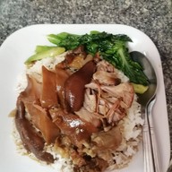 หน้าร้าน ราดหน้า ขาหมูแต้จิ๋วพี่แองจี้