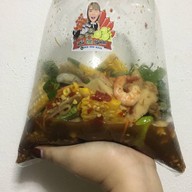 ส้มตำ ยำเบรคแตก , แซลมอนซาซิมิ By. เมย์เม่ สาขา1