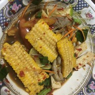 ส้มตำ ยำเบรคแตก , แซลมอนซาซิมิ By. เมย์เม่ สาขา1