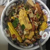 ส้มตำ ยำเบรคแตก , แซลมอนซาซิมิ By. เมย์เม่ สาขา1