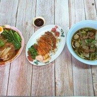 เจ๊รวยข้าวขาหมู ข้าวหน้าเป็ด ก๋วยเตี๋ยวเนื้อ