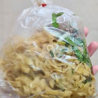 บ้านแพรวก๋วยเตี๋ยวไก่ตุ๋น