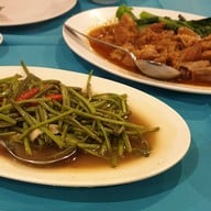 เมนูของร้าน สวนอาหารบ้านเนินน้ำ