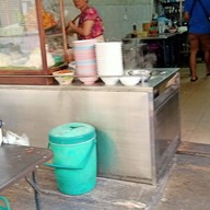 หน้าร้าน เตี๋ยวตู้ไม้บ้านแซ่