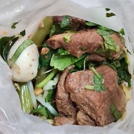 บ้านแพรวก๋วยเตี๋ยวไก่ตุ๋น